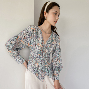 蔻丝kohs2021新款定染定纺双绉真丝印花泡泡袖气质v领短款上衣
