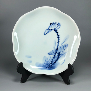 手绘荷花盘子陶瓷