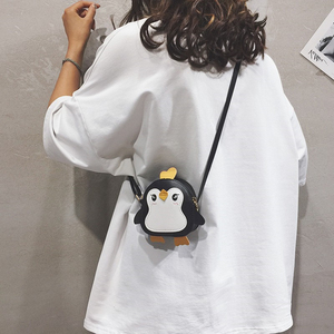 日本迷你小包包女新款卡通可爱小企鹅单肩包幼儿斜挎零钱包儿童包