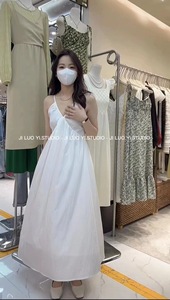 法式小众白色韩版吊带长裙女2024夏季新款设计感v领小性感连衣裙
