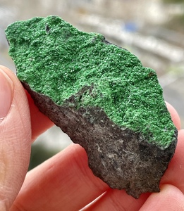 钙铬榴石uvarovite 绿色石榴石宝石原石 矿物晶体标本 收藏品摆件