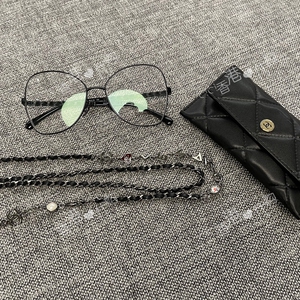 chanel/香奈儿 夏季女款时尚链条设计黑色眼眶显脸瘦眼镜香港代购