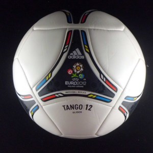 佺佺体育 正品阿迪ADIDAS 2012欧洲杯比赛 TANGO12 5号训练足球