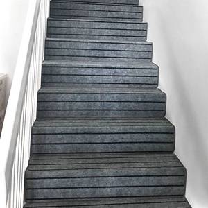 钢结构楼梯踏步垫贴水泥铁艺地毯上的地毯可定制钢结构楼梯铁艺地