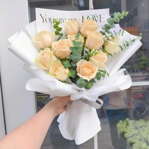 内江市花店鲜花速递同城11朵香槟玫瑰送女友生日混搭花束花店配送