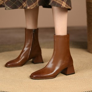 法式复古方头短靴粗跟鞋子女秋冬中跟马丁靴高跟棕色百搭真皮靴子
