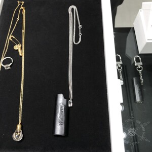 权小威日本代购 ambush 2021秋冬 皮质 打火机造型 项链