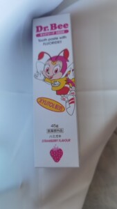 日本原装进口Dr.Bee小蜜蜂婴幼儿牙膏  低氟防蛀 防龋齿 草莓味