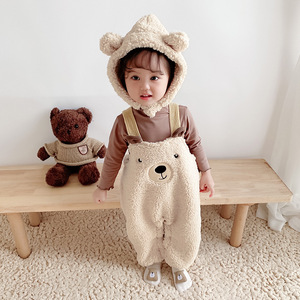 韩版婴儿连体衣秋冬加绒男女宝宝小熊背带裤套装加厚羊羔毛外出服