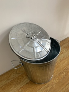 厂家55升防火镀锌带盖垃圾桶铁皮桶防阻燃圆形储物桶船用厨房室外