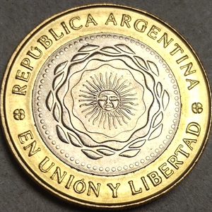 【全新原光稀少送圆盒】 阿根廷2比索太阳神币外币外国硬币双色币