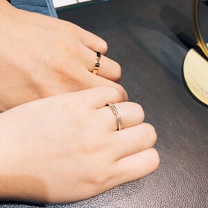 chaumet/尚美巴黎 plume系列 18k玫瑰金无钻镶钻戒指情侣对戒婚戒