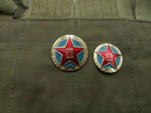 cjbjb007淘宝库存退役多年收藏品-苏联式85式陆大小帽徽红领章2人