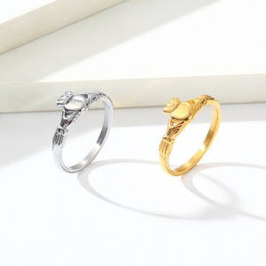 时尚钛钢戒指爱尔兰克拉达戒指北欧传统手捧爱心皇冠钛钢戒指指环