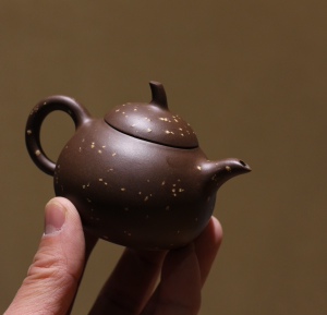 宜兴一厂孟臣梨形壶黑星土80年代初早期老壶精品原矿正品82小品