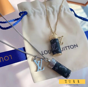 正品代购lv路易威登22新款老花皮香水瓶吊坠配饰情侣锁骨链lv项链