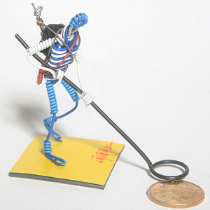 何强手工 原创制作电线人 彩色兵人系列5小兵探地雷 创意礼物摆件