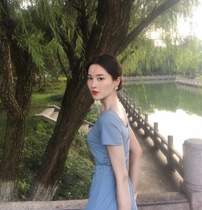 刘楚楚109淘宝晚时光夏蜜桃粉一字领中袖上衣露肩t恤女长袖中袖褶皱