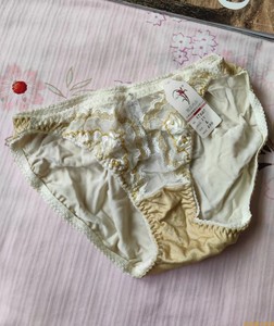 内裤女蕾丝金色