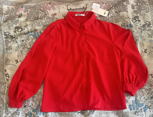 SMEN诗萌专柜红色衬衫，袖子半开放设计。t1