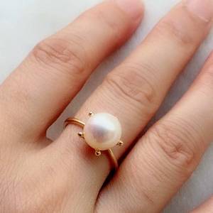 9K纯黄金五爪经典款式 9.5-10mm强光白透粉正圆淡水珍珠戒指时尚
