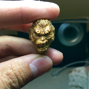 素白作品《斗战胜佛》大圣希今大弟子橄榄核雕公天鹰桃(自藏款)