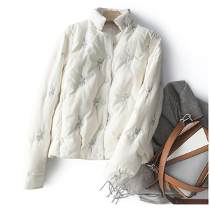 柔美轻暖 精美刺绣小鹿图案时装感短款立领鹅绒羽绒服外套女秋冬