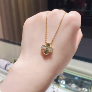vca梵克雅宝四叶草项链 alhambra18k黄金玑镂雕花中号镭射锁骨链