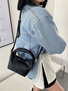 新款韩国小众设计夏季真皮半圆包手拎包手提包饭盒包女时尚斜挎包