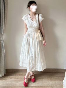 大码胖mm夏法式气质小众独特长裙设计感超好看白色蕾丝刺绣连衣裙