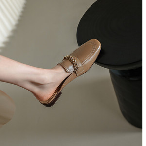 景行2022新款真皮包头半拖鞋女夏平底外穿凉拖方头穆勒皮拖鞋低跟