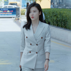 杨子姗同款西装套装女职业正装2022新款爆款高级播音主持艺考正装