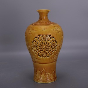 大明弘治黄釉雕刻镂空转心瓶梅瓶做旧仿古瓷器古玩古董收藏品摆件