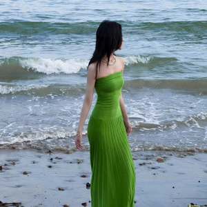COS风绿色修身收腰性感抹胸直筒针织长裙高级感海边度假连衣裙女