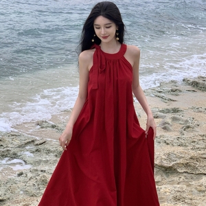 法式度假风无袖挂脖红色连衣裙女夏季云南三亚海边度假氛围感长裙