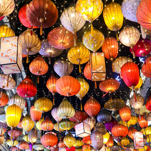 元旦新年商场美陈中庭吊饰钻石灯笼绸缎中式复古吊挂户外灯笼布置