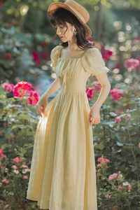 法式淡黄色格子连衣裙凡尔赛温柔收腰超仙女在逃公主生日小礼服夏