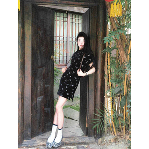 新中式改良黑色碎花立领丝绒旗袍连衣裙女夏季复古国风短款裙子