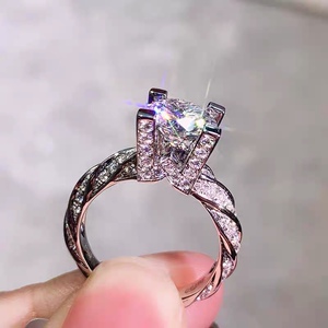 瑞丽豪华双w扭臂麻花满钻群镶款式莫桑石钻戒女款d色玫瑰金戒指