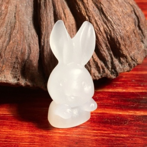 和田玉大白兔吊坠白玉俄料兔子玉石小动物十二生肖守护神珠宝挂件
