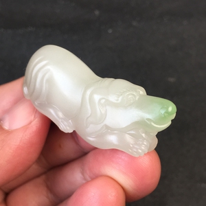 新疆和田玉山料白玉翠青旺财狗男女款天然正品玉石吊坠疯了