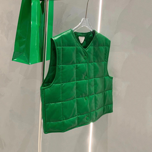 马甲女冬亮皮马甲