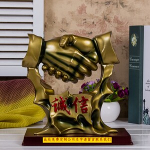 诚信握手摆件