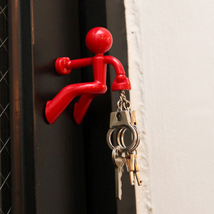 个性爬墙小人磁吸钥匙扣可爱冰箱磁性贴创意装饰小人钥匙挂钩