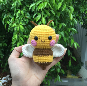 手工毛线编织小蜜蜂挂件钥匙扣钩针diy材料包送视频教程