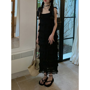 法式赫本风黑色吊带连衣裙女夏季气质高级感层层蛋糕裙度假长裙子