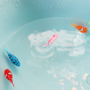 神奇的会发光的电动游泳鱼电子宠物鱼会游泳的洗澡戏水玩具