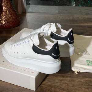 鼎版~mq笑脸麦昆小白鞋女 黑色尾白尾麦伦休闲鞋男麦坤鞋男情侣款