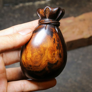 狸拾壹和他的木头 小叶紫檀 大红酸枝 砂铁木 钱袋子手把件