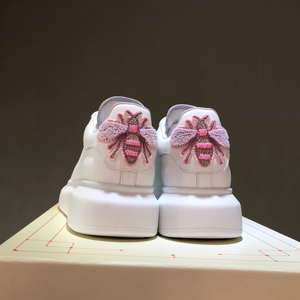 欧洲站高端麦昆小白鞋女2022春季新款百搭松糕厚底刺绣休闲鞋女鞋